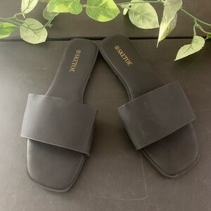 Sketoe sandals